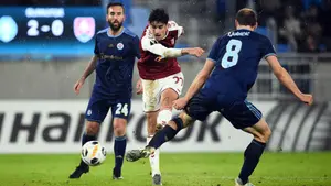 Gwiazda wstrzymała wielki transfer. Czeka na ruch gigantów z Premier League