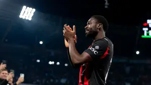 Gwiazdor AC Milan może trafić do Premier League. Dwa kluby walczą o podpis Francuza