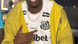 Gwiazdor AC Milan na meczu w Brazylii. Spotkał się ze swoim idolem i podjął ważną decyzję