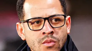 Gwiazdor Chelsea odejdzie z klubu? Liam Rosenior przerywa milczenie w sprawie Enzo Fernandeza