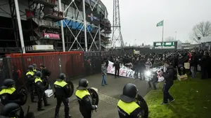Gwiazdor Feyenoordu na wylocie. Giganci z Premier League ruszają po japońskiego snajpera