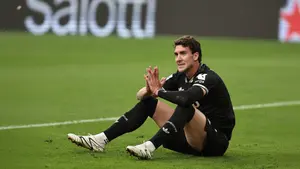 Gwiazdor Juventusu na celowniku Evertonu. Na stole leżą miliony, ale napastnik ma inny plan