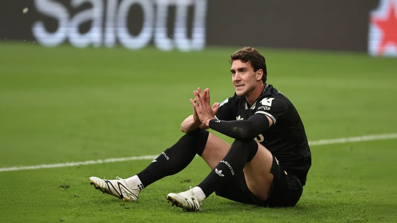 Gwiazdor Juventusu na celowniku Evertonu. Na stole leżą miliony, ale napastnik ma inny plan