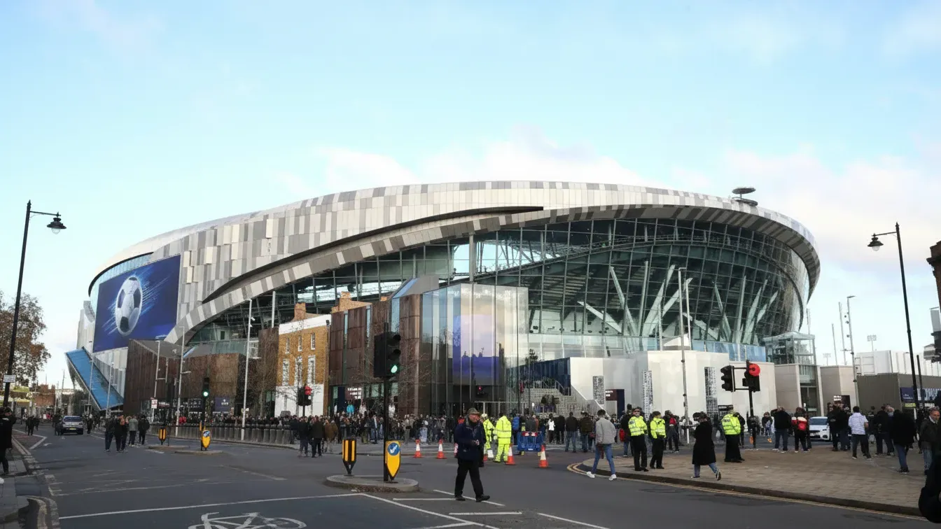 Gwiazdor Leeds United na celowniku gigantów. Trzy kluby Premier League walczą o obrońcę