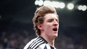 Gwiazdor Newcastle na celowniku giganta. Anthony Gordon może zmienić klub