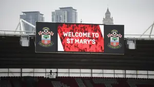 Gwiazdor Southampton na celowniku gigantów. Zaskakująca decyzja klubu w sprawie transferu