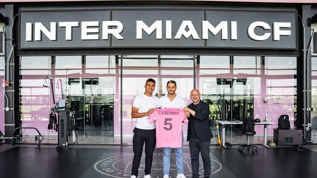 Gwiazdor światowego futbolu w nowym klubie. Casemiro oficjalnie zaprezentowany