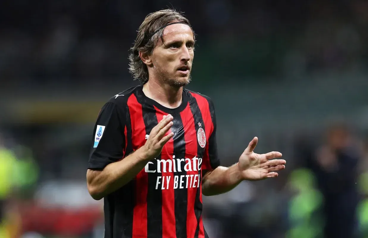 Gwiazdor zostanie w AC Milan? Dyrektor klubu przekazał kluczowe wieści