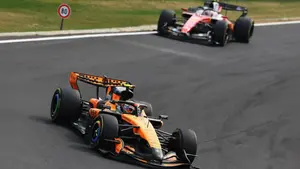 Hamilton i Norris w pułapce przepisów. Absurdalna sytuacja podczas GP Japonii