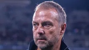 Hansi Flick podjął trudną decyzję. Dwaj zawodnicy Barcelony muszą odejść