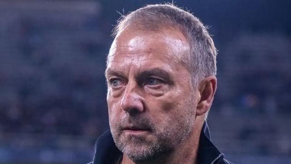 Hansi Flick podjął trudną decyzję. Dwaj zawodnicy Barcelony muszą odejść