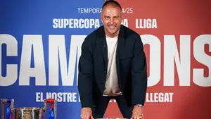 Hansi Flick zdominował Hiszpanię. Niemiec ponownie wybrany trenerem roku w La Liga
