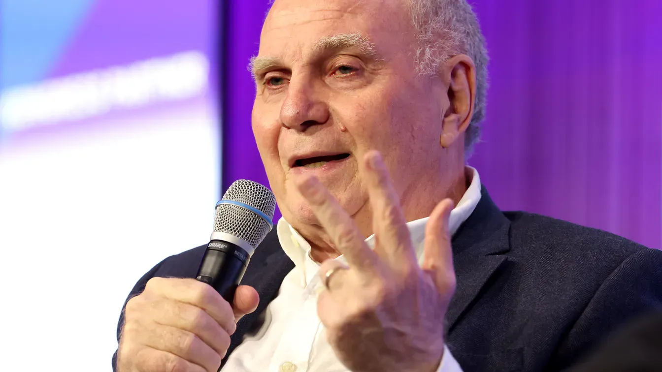 Hoeneß chce poważnej rozmowy z Karlem. „Daleko mu do supergwiazdy”