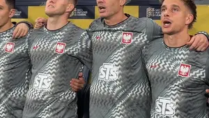 Hymn Polski dumnie odśpiewany, teraz czas na walkę na boisku!