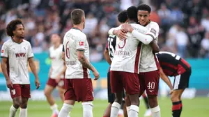 Ibrahimović uciszył Deutsche Bank Park. Augsburg nowym liderem po demolce