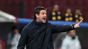 Inter Mediolan stawia na Chivu. Nowy kontrakt i podwyżka dla trenera