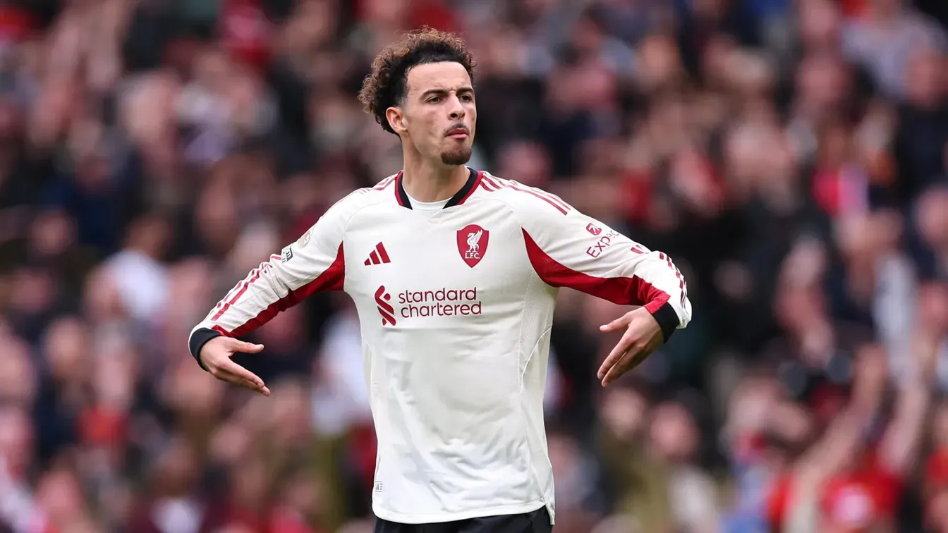 Inter Mediolan walczy o gwiazdę Premier League. Curtis Jones na szczycie listy życzeń