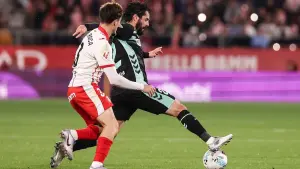 Isco strzelił dwa gole, a Betis pokonał Osasunę 5:2 i awansował na trzecie miejsce