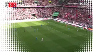Jak nie rozgrywać piłki od bramki prezentują piłkarze FC Köln. Sami wkładają sobie kij w szprychy. Wymarzony początek dl