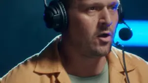 Jak to jest z tą zbieżnością nazwisk. przypadkowa, czy nie? W "Hit the Mic" usłyszycie między innymi. Łukasza