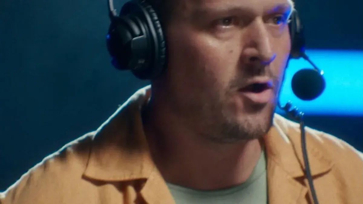 Jak to jest z tą zbieżnością nazwisk. przypadkowa, czy nie? W "Hit the Mic" usłyszycie między innymi. Łukasza