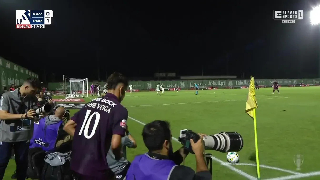 Jakub kiwior z golem. Ale nieuznanym! Polak pięknie trafił do siatki Rio Ave, ale sędzia gola nie uznał. Na spalonym był