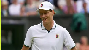 Jannik Sinner walczy z urazem kolana. Kapitan Włochów ujawnia stan zdrowia lidera rankingu