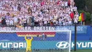 Jose Canale pokonuje w 6. serii "jedenastek" Manuela Neuera i pieczętuje awans Paragwajczyków do 1/8 finału Mistrzostw Ś