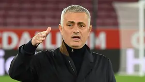 Jose Mourinho podjął sensacyjną decyzję. Wybrał giganta i odrzucił fortunę z Premier League