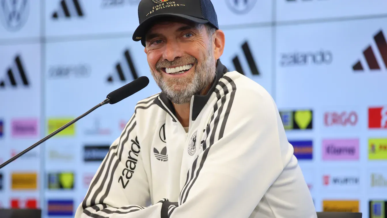 Jürgen Klopp odkrył karty. Dwie kadry i 11 debiutantów na start