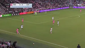 K U R I O Z A L N Y gol w debiucie Roberta Lewandowskiego w Chicago Fire "Lewy" ruszył do pressingu, a bramkarz Interu M
