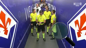 Karaluch zawitał na Stadio Artemio Franchi, żeby z bliska przyjrzeć się maszynie Maxa Allegriego. David De Gea