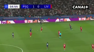 Khvicha Kvaratskhelia zatańczył z defensywą Liverpoolu! Kapitalna akcja piłkarza PSG! Oglądaj: