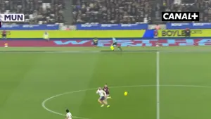 Kłopoty Manchesteru United! Tomas Soucek sprytnie znalazł sobie miejsce w polu karnym i to West Ham prowadzi w Londynie!