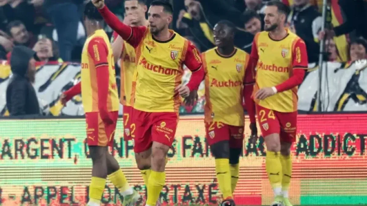 Kluczowe ogniwo Lens wypada z gry. Pierre Sage ma poważny problem przed pucharowym starciem