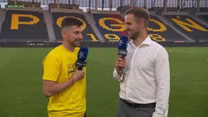 Koledzy z drużyny już ochrzcili Bartosza Nowaka najlepszym zawodnikiem tego sezonu @_Ekstraklasa_ To może być długa noc 