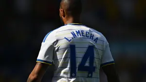 Köln i Southampton obserwują Lukasa Nmechę. Napastnik może odejść z Leeds