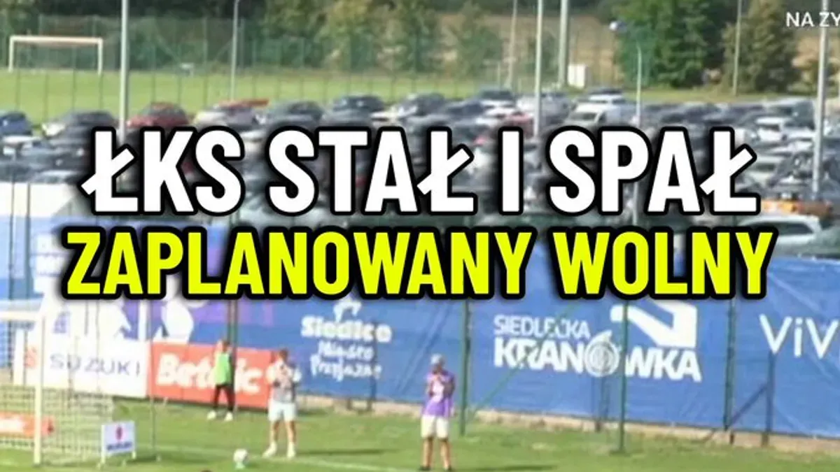 Kompletnie zaskoczona defensywa ŁKS-u! Nikodem Zielonka stał sam przed polem karnym i przymierzył. Pogoń Siedlce na prow