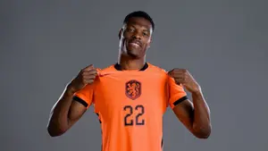 Koncertowa gra gwiazdy reprezentacji Holandii. Denzel Dumfries bohaterem meczu ze Szwecją