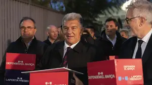Koniec niepewności w Barcelonie. Znamy wyniki wyborów, Hansi Flick podjął kluczową decyzję