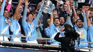 Koniec pewnej ery w Manchesterze City. Gwiazdy pożegnały się trofeum
