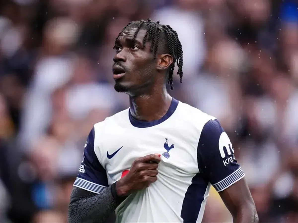 Koniec pewnej ery w Tottenhamie. Klub oficjalnie żegna się z pomocnikiem