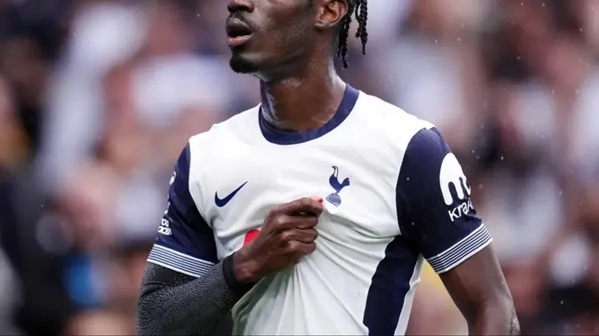 Koniec pewnej ery w Tottenhamie. Klub oficjalnie żegna się z pomocnikiem