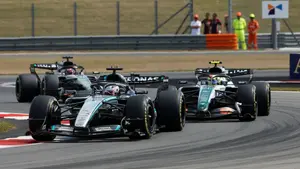 Koniec równej walki w F1? McLaren traci setne części sekundy przez sekret Mercedesa
