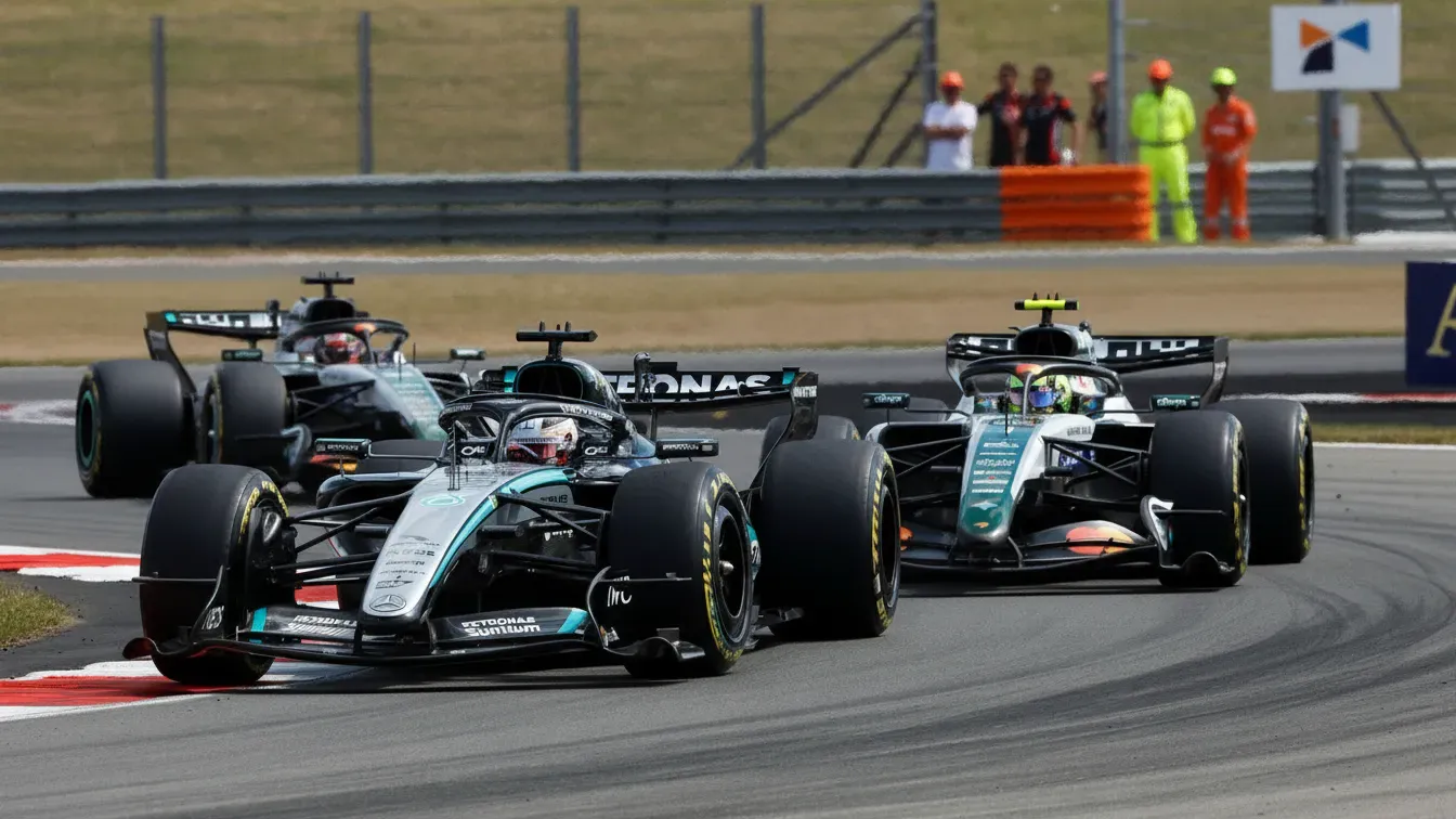 Koniec równej walki w F1? McLaren traci setne części sekundy przez sekret Mercedesa