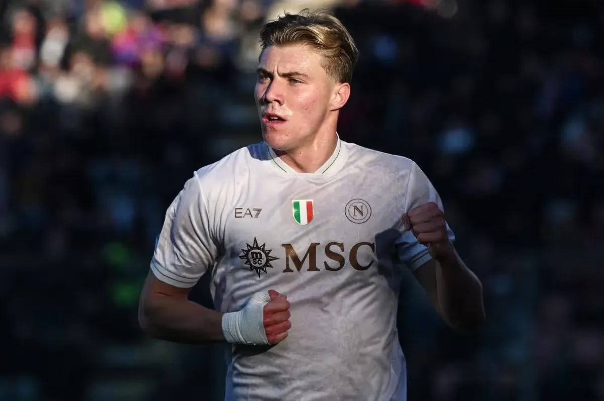 Koniec sagi z napastnikiem Manchesteru United. Rasmus Hojlund oficjalnie zmienia klub
