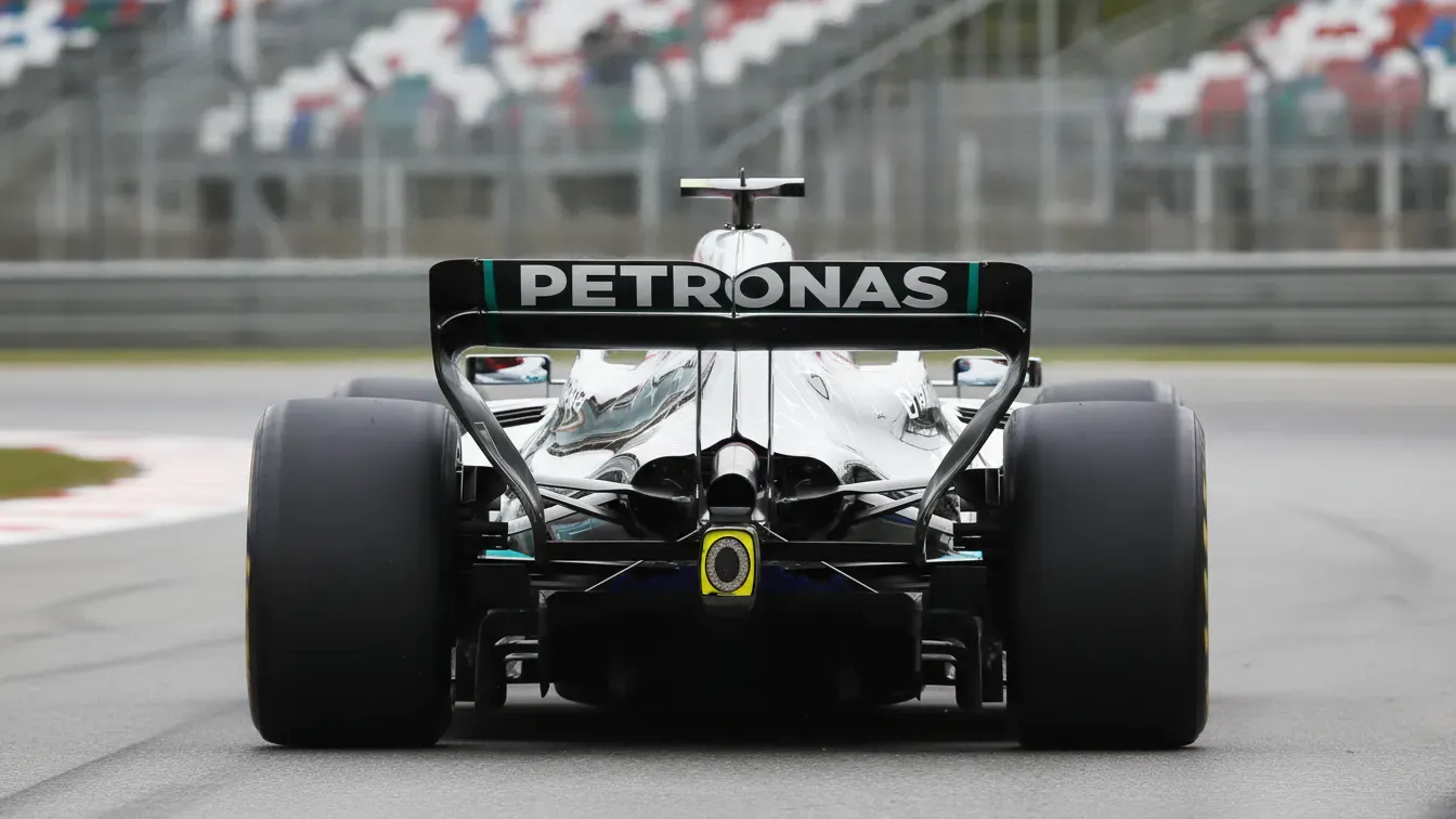Koniec sprytnej sztuczki Mercedesa. FIA reaguje na protest Ferrari i zmienia przepisy
