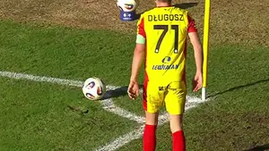 Korona prowadzi! Marcel Pięczek znalazł się dokładnie tam gdzie powinien w polu karnym Oglądaj w CANAL+: