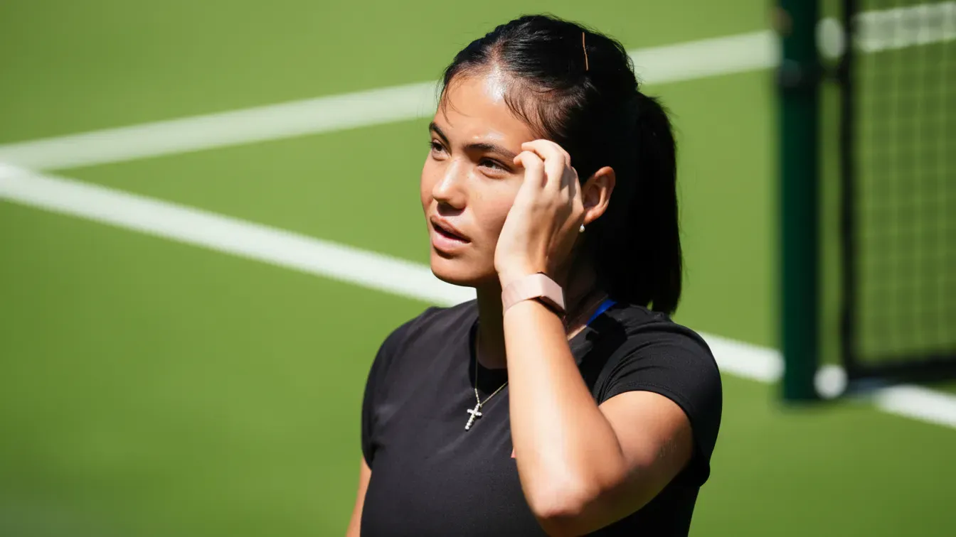 Koszmar Emmy Raducanu przed Wimbledonem. Brytyjka może wycofać się z turnieju