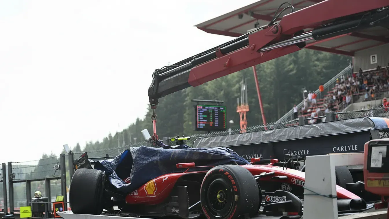 Koszmarny błąd Lewisa Hamiltona w Belgii. Ferrari walczyło z czasem, Brytyjczyk nie gryzie się w język